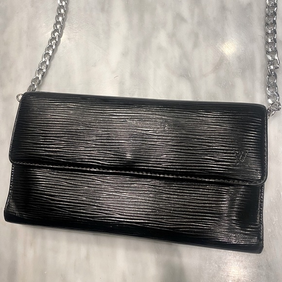 SOLD ✨Auth✨ Louis Vuitton Epi Crossbody - Picture 1 of 15